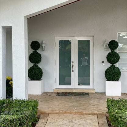 Dreifachkugel-Topiary mit großem Fiberglas-Topf